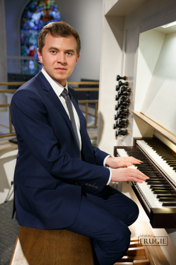 Organista Damian Skowroński